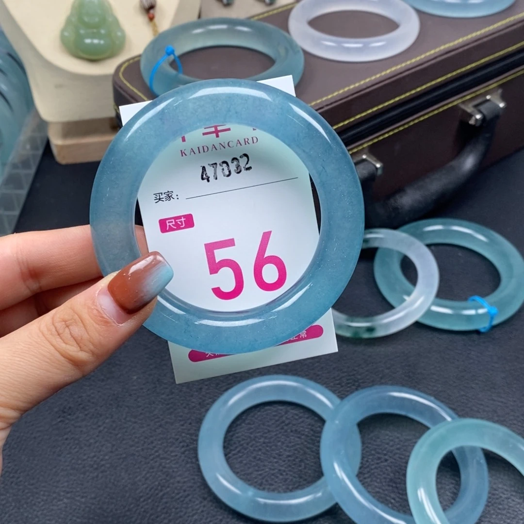 妞***～石英质玉未镶嵌手镯