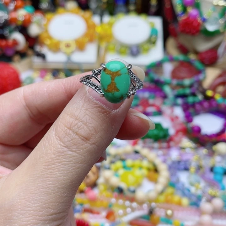 树脂制品73号绿色戒指