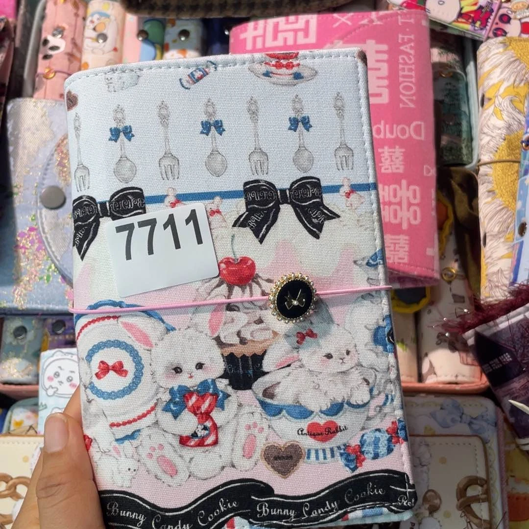 小***王织绣A6 活页不加纸7711。