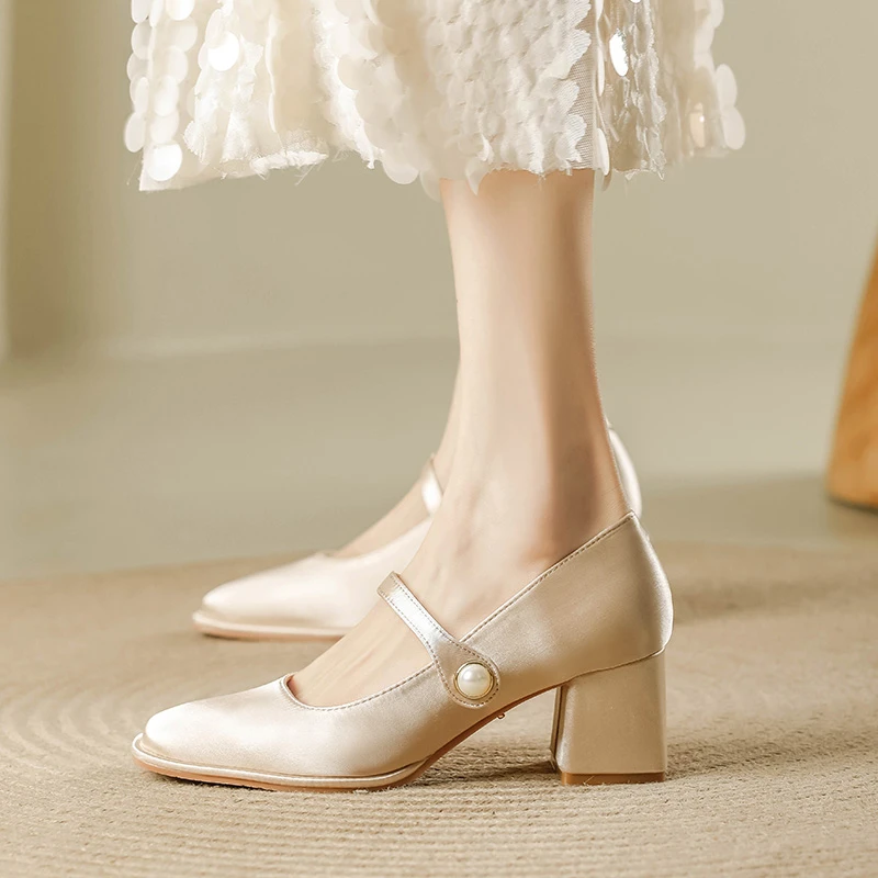 香槟色一字扣玛丽珍鞋女粗跟高跟鞋2025春季新款缎面方头单鞋法式