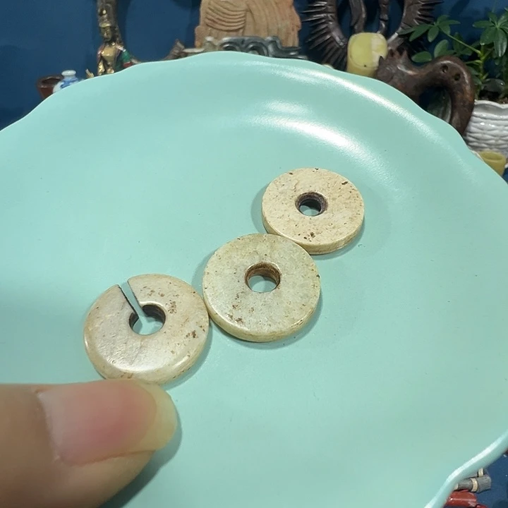 日***山透闪石质玉未镶嵌挂件