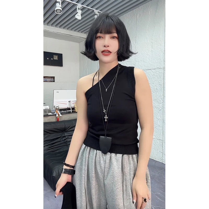 法式斜肩挂脖针织背心女夏外穿2025新款修身辣妹露肩无袖上衣