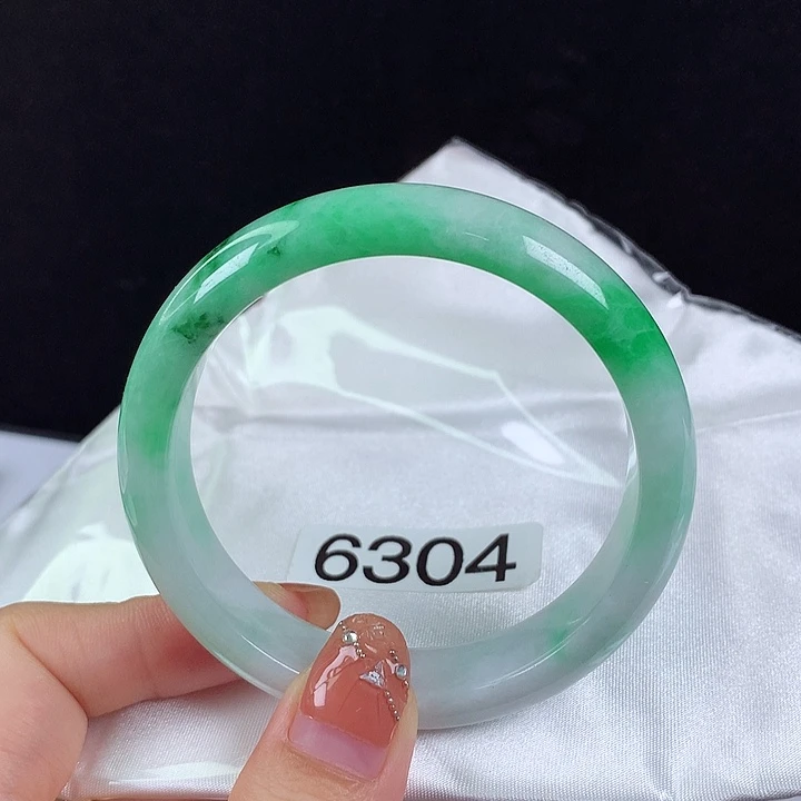 翡翠手镯未镶嵌57圈