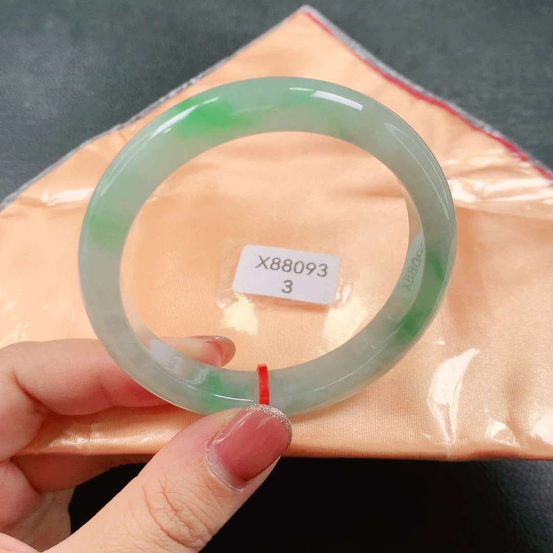 翡翠未镶嵌手镯03