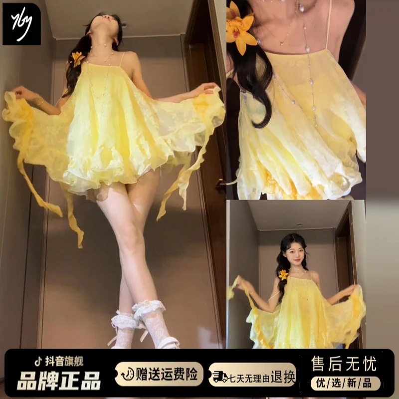 法式荷叶边黄色吊带连衣裙女夏季2025新款海边度假小个子蓬蓬短裙