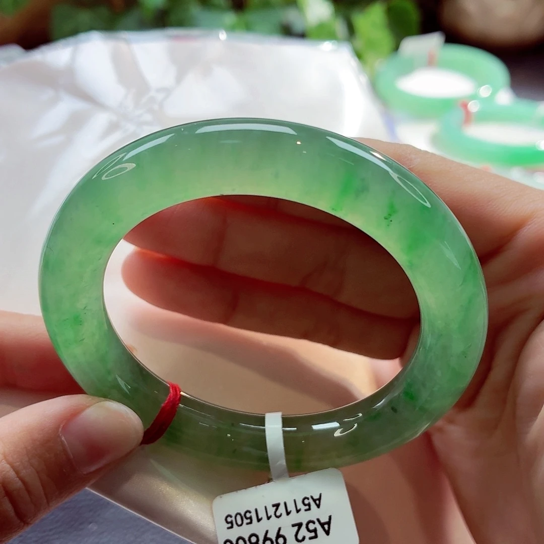 翡翠未镶嵌手镯（圆镯）橄榄绿点翠68-051