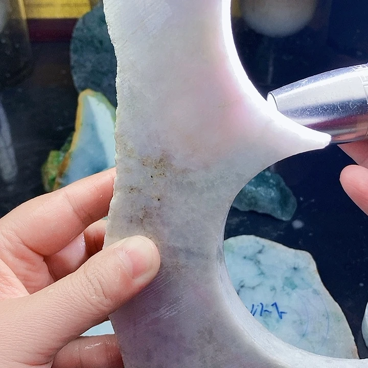 翡翠未镶嵌颈饰毛料12