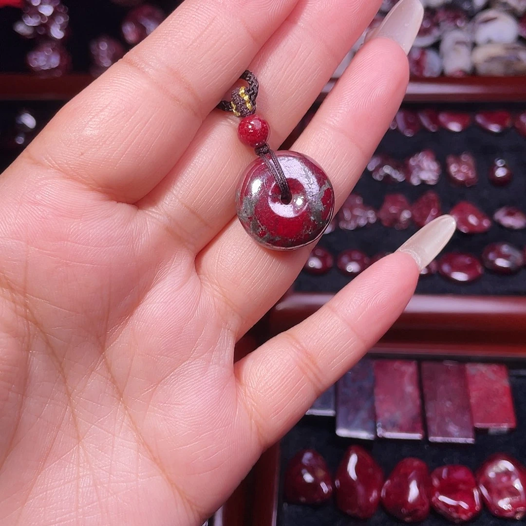 天然辰砂天然这是平安扣吊坠