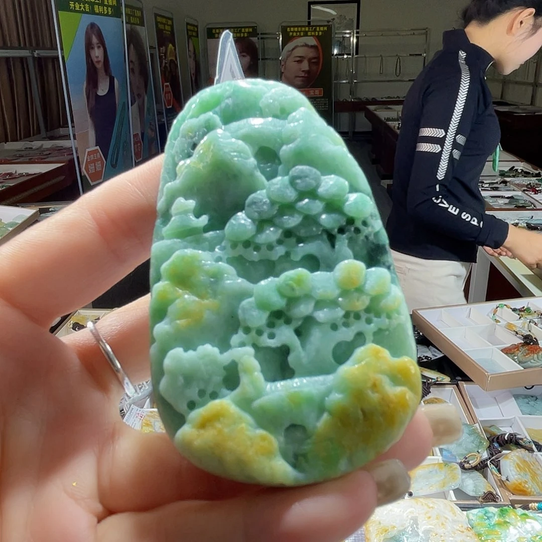 翡翠未镶嵌颈饰一
