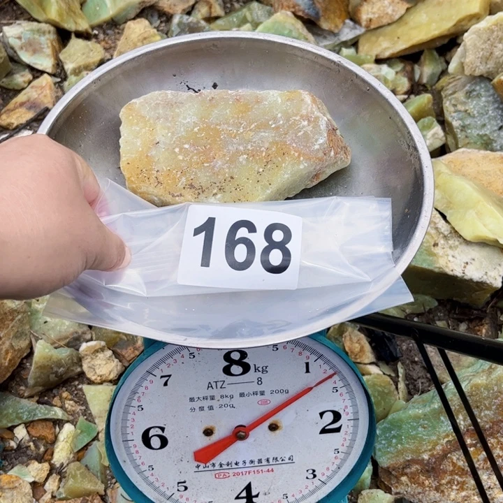 未镶嵌蛇纹石玉珠宝半成品