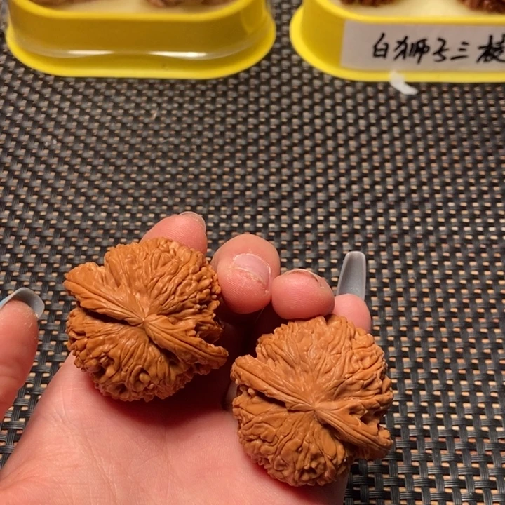 文玩核桃吊坠42白狮子