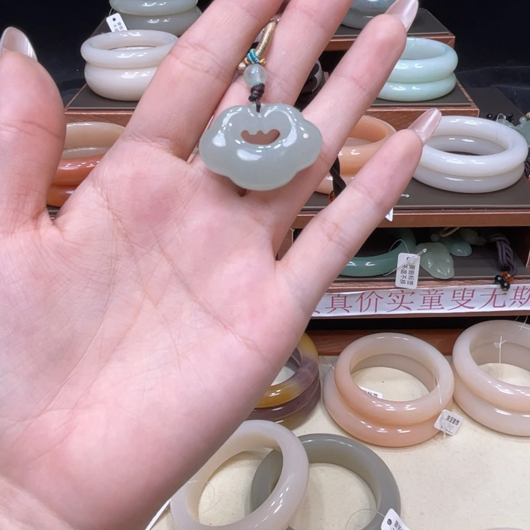 未镶嵌手镯石英质玉