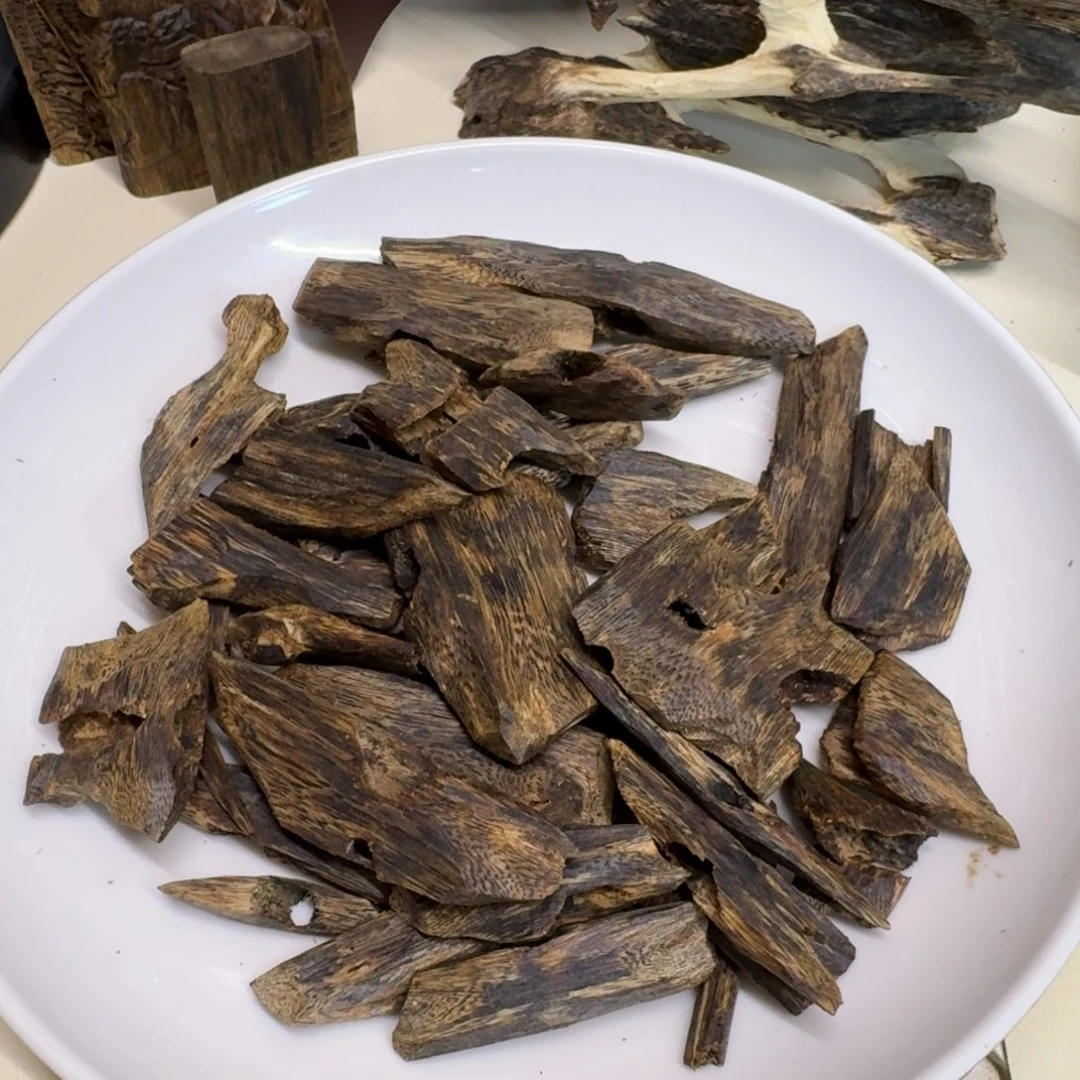 沉香碎屑沉香汝湖高油块料114克