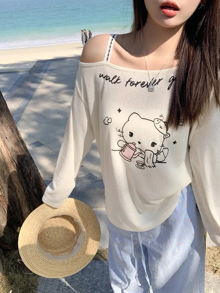 可爱猫咪露肩长袖夏宽松卡通印花T恤白色夏季罩衫斜肩设计感上衣