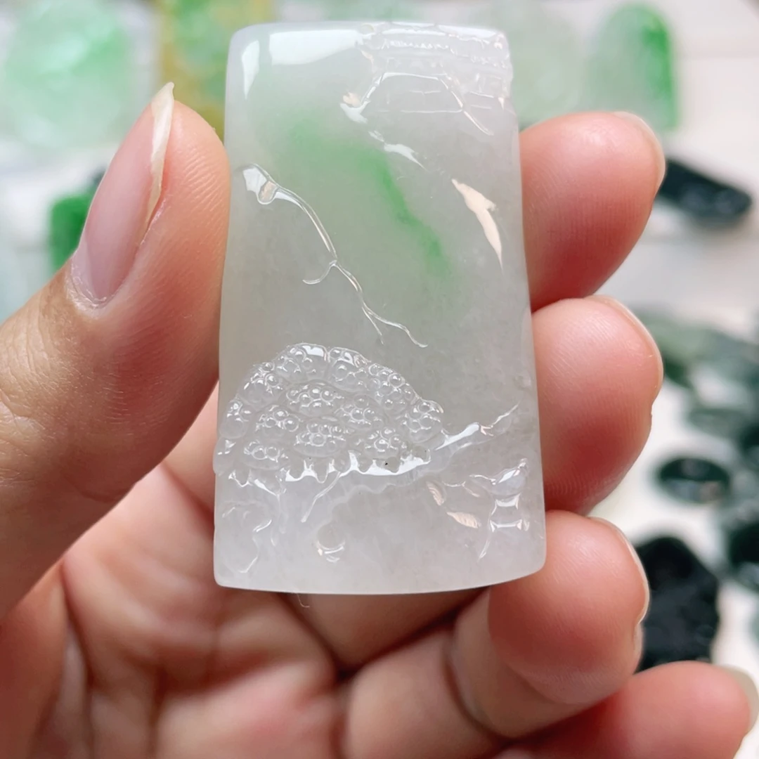 翡翠颈饰未镶嵌山水