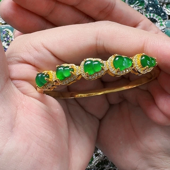 翡翠颈饰未镶嵌天然A货翡翠放漏