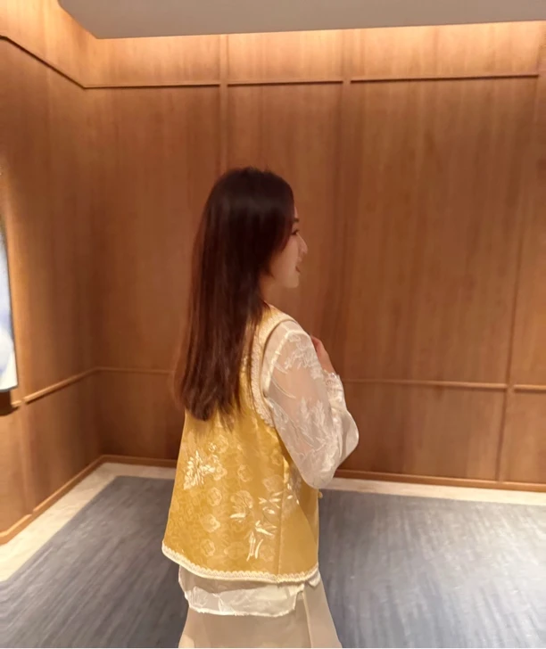 【金喜】黄色中式斜襟拼接蕾丝边马甲