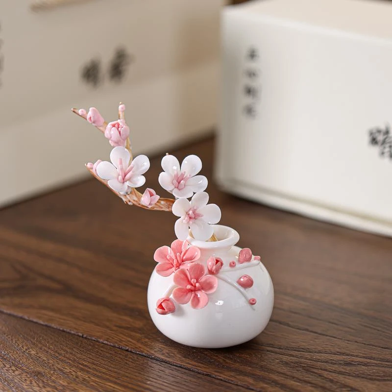 陶瓷手工捏花梅花瓶羊脂玉瓷温润通透小清新花器插送礼瓷器摆件瓶