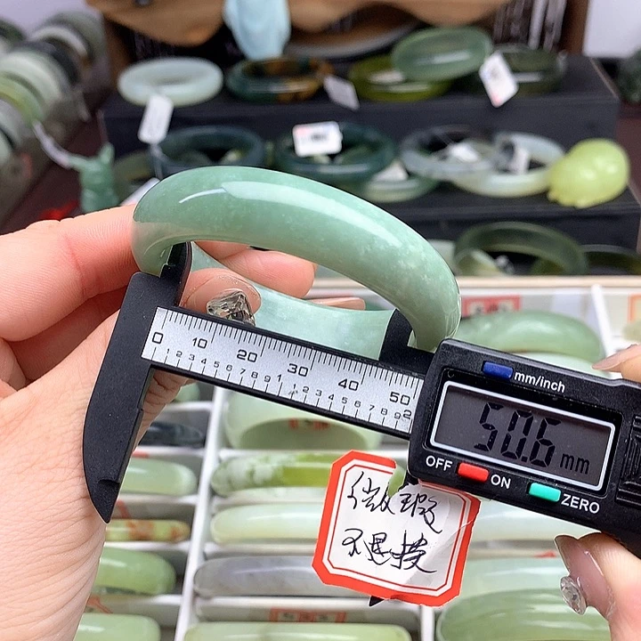 蛇纹石玉手镯未镶嵌521