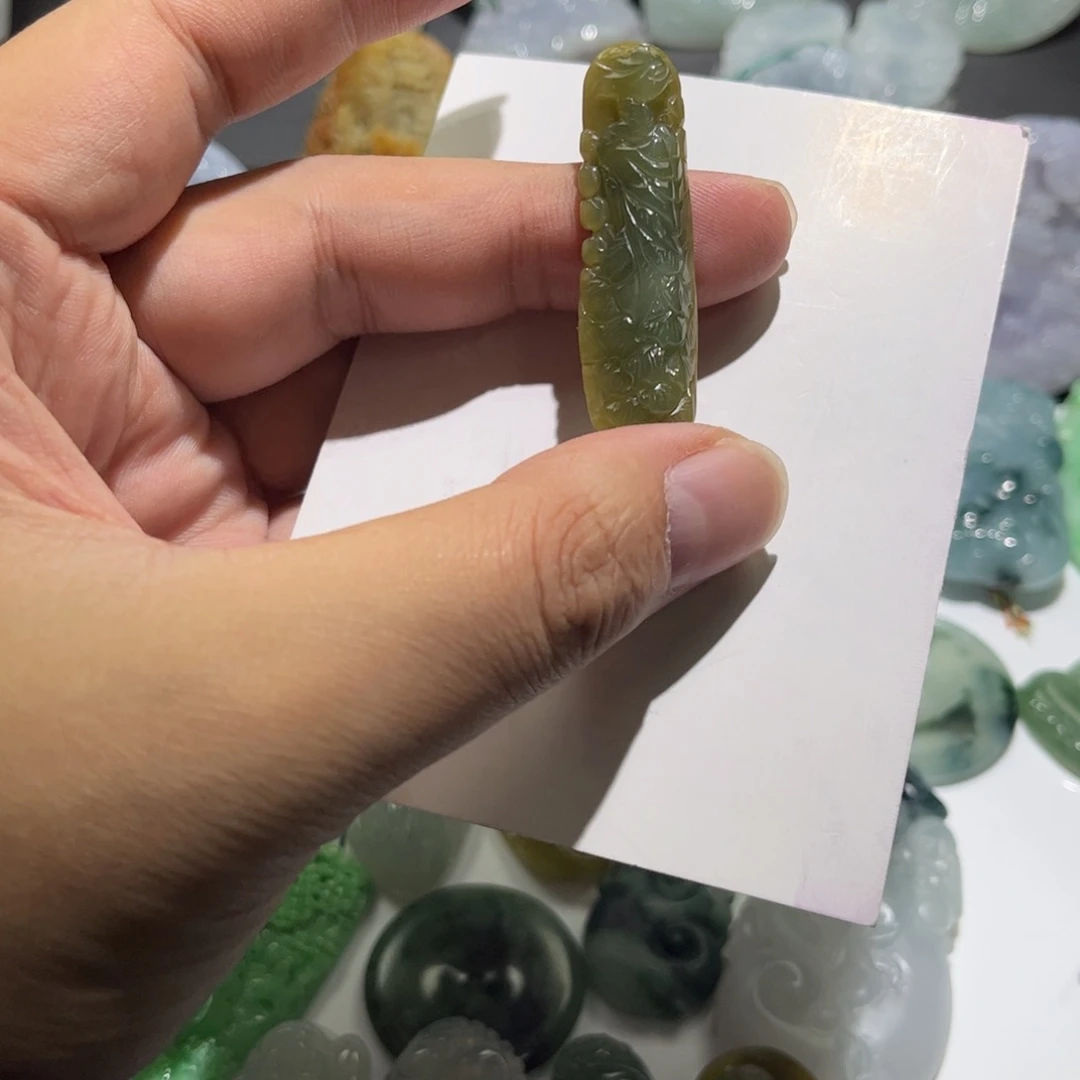 翡翠未镶嵌颈饰凤凰