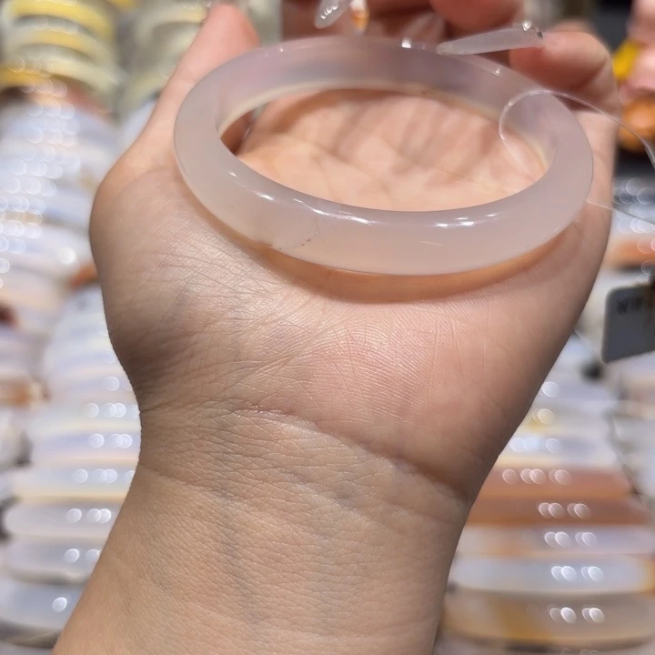 梵****玛瑙/玉髓手镯未镶嵌