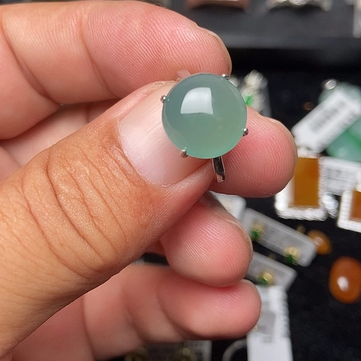 颈饰未镶嵌翡翠戒指