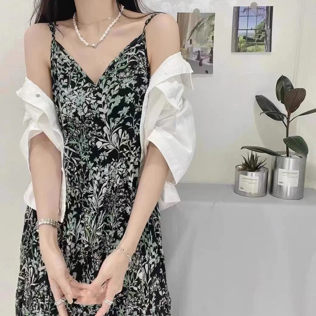 碎花复古吊带连衣裙2025夏季过膝沙滩裙旅游吊带气质裙子法式长裙