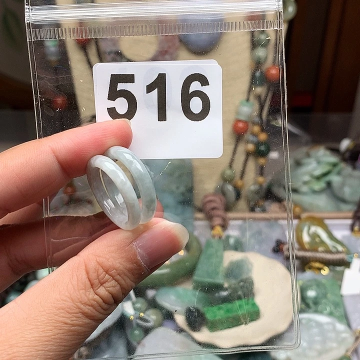 翡翠颈饰未镶嵌?**1翡翠