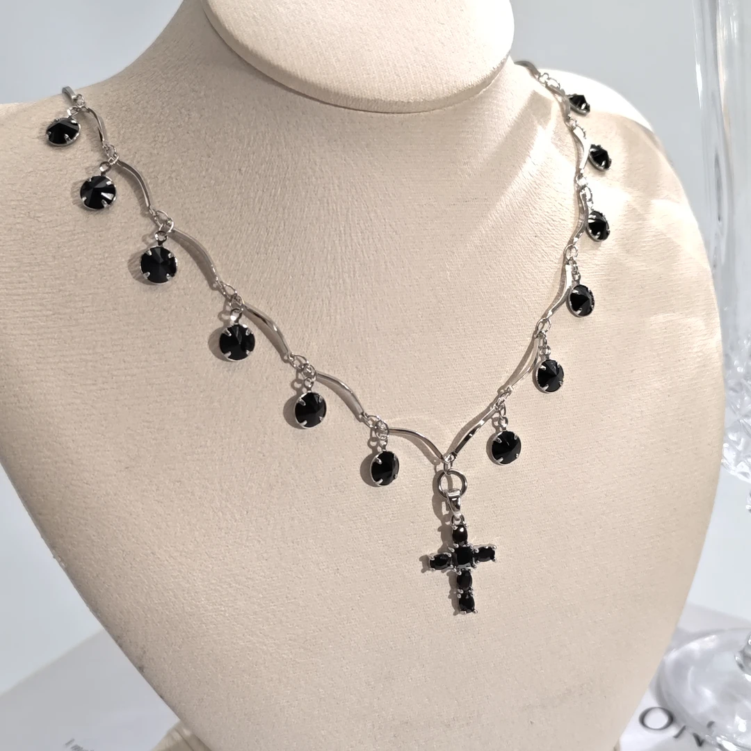 铜合金仿水晶项链 06316甜酷高级拼接款黑十字个性项链