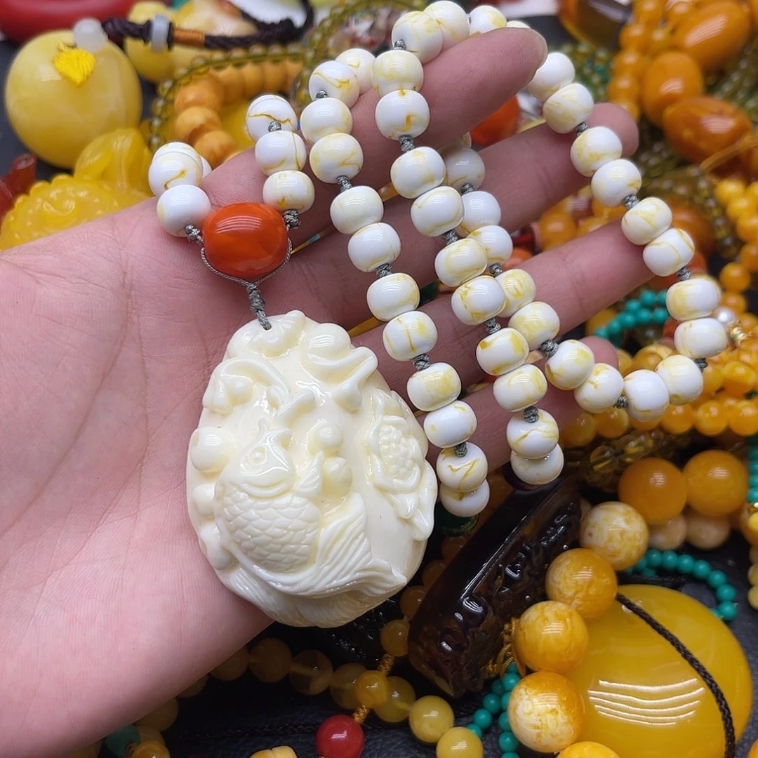 年年有鱼瓷白吊坠