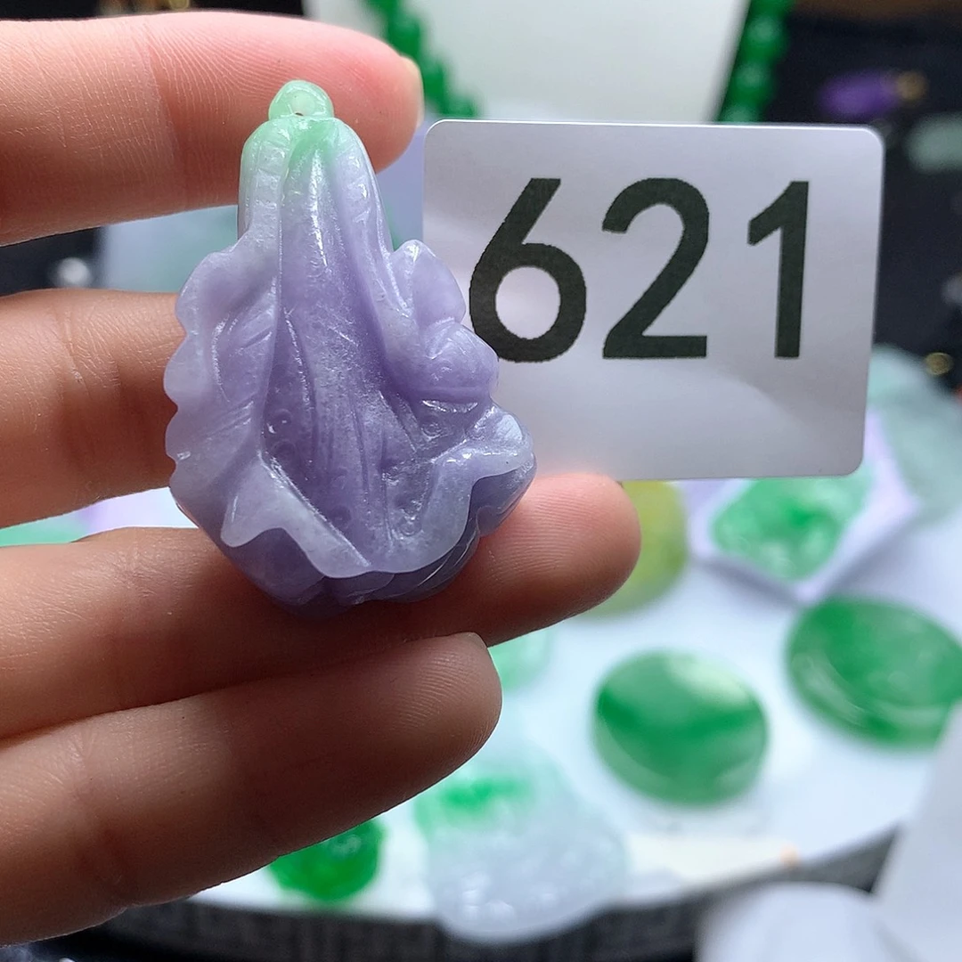 翡翠吊坠(赠链)未镶嵌