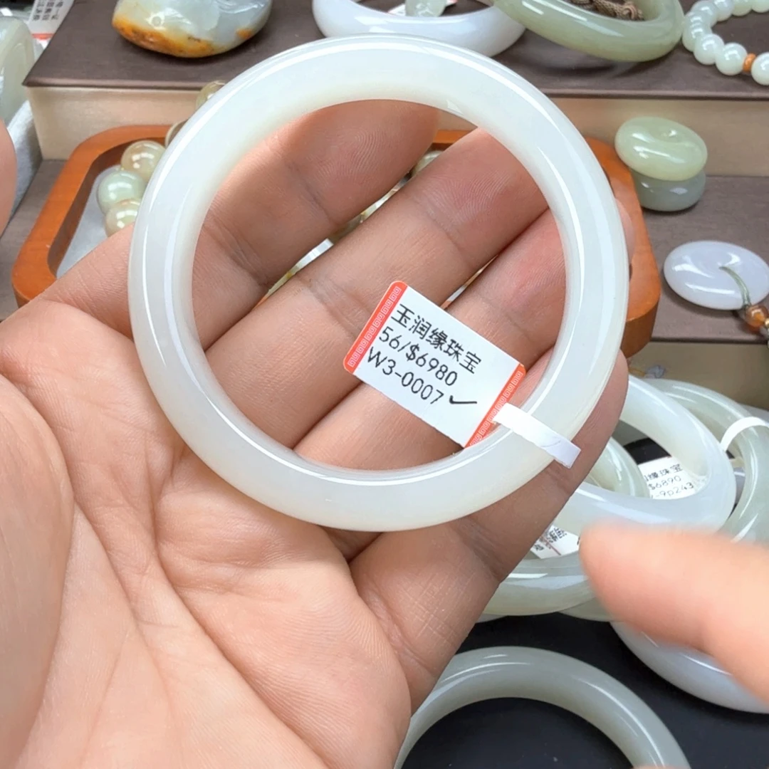 和田玉未镶嵌手镯