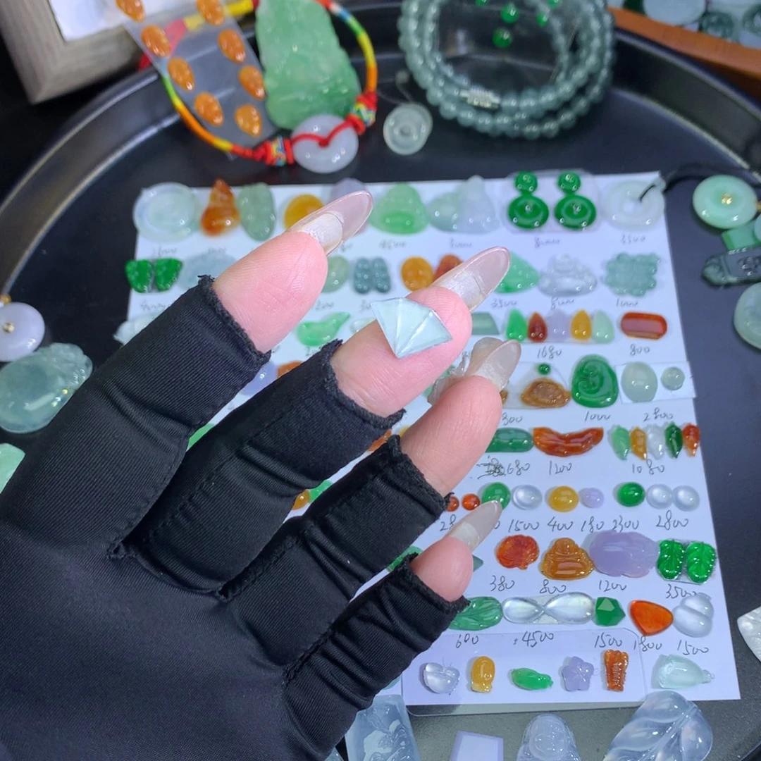 翡翠未镶嵌吊坠(不含链)冰三角