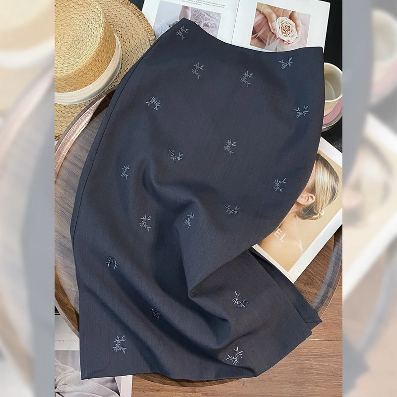 小香风灰色高腰显瘦绣花半身裙女2025春季时尚新款休闲百搭长裙