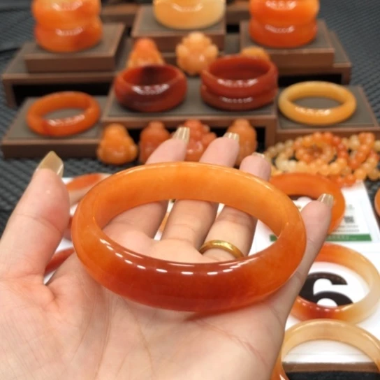 石英质玉（黄龙玉）未镶嵌手镯宥**妈