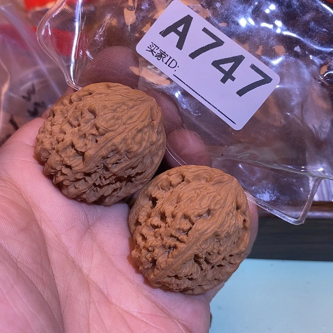 文玩核桃把件南疆石37尺。