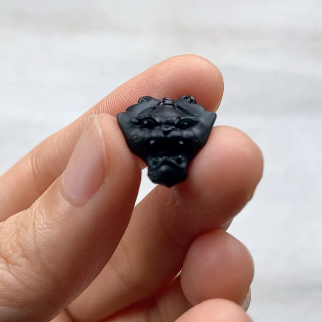 翡翠未镶嵌颈饰饕餮