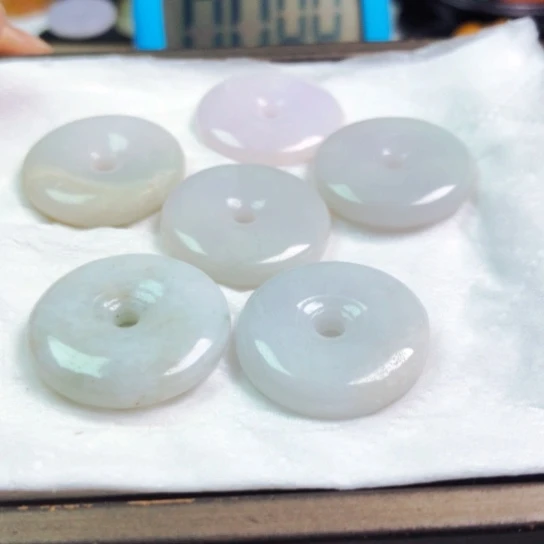 翡翠颈饰未镶嵌刘*清吊坠