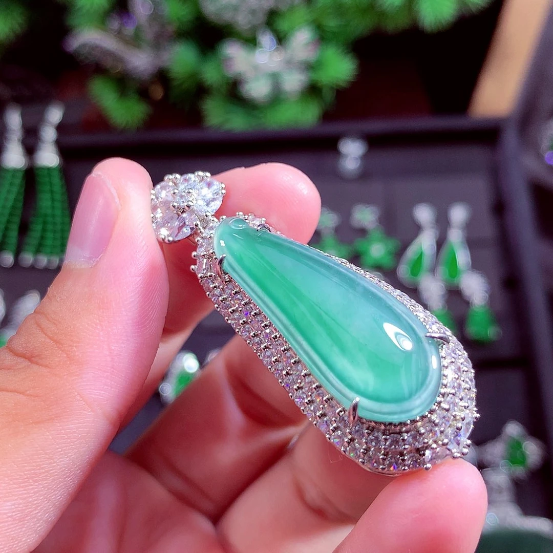 颈饰未镶嵌翡翠天然