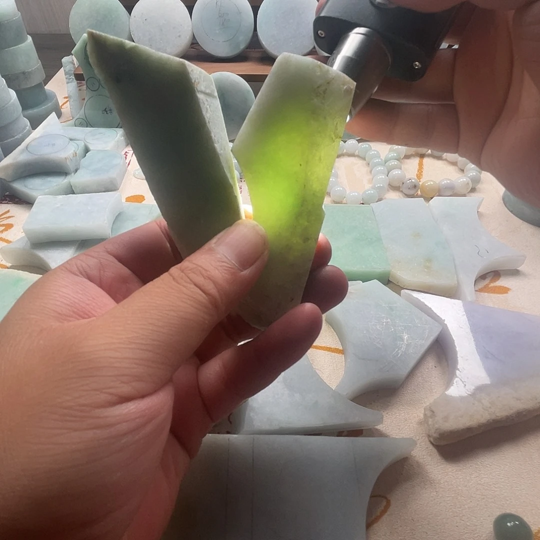 翡翠未镶嵌颈饰缅甸翡翠A货毛料