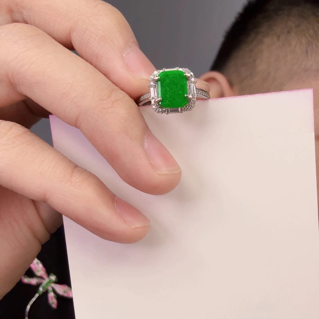 翡翠颈饰未镶嵌一件