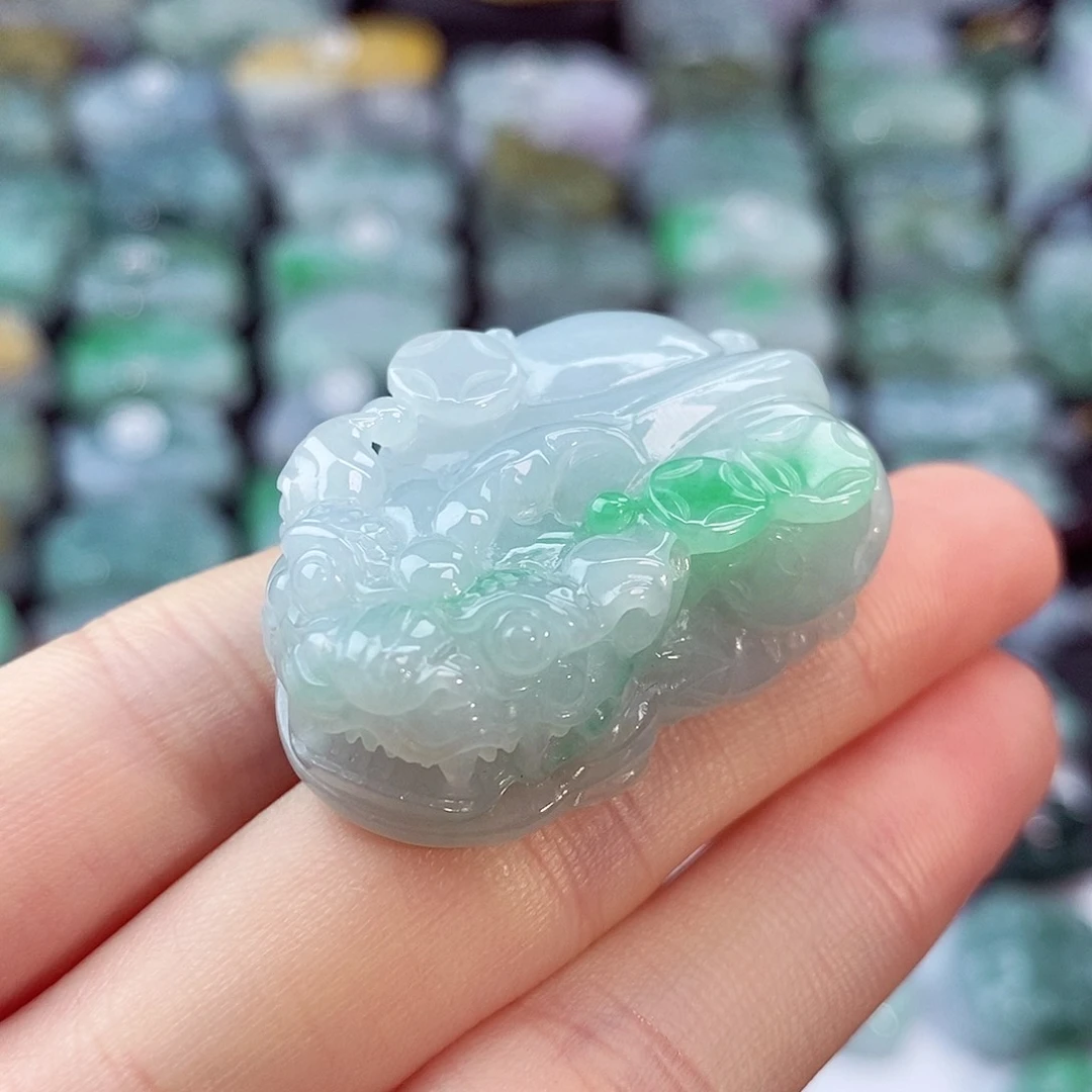 颈饰未镶嵌翡翠天然