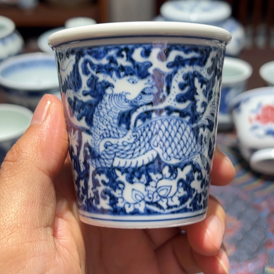 陶精品青花留白麒麟凤凰小可乐杯口径约7厘米