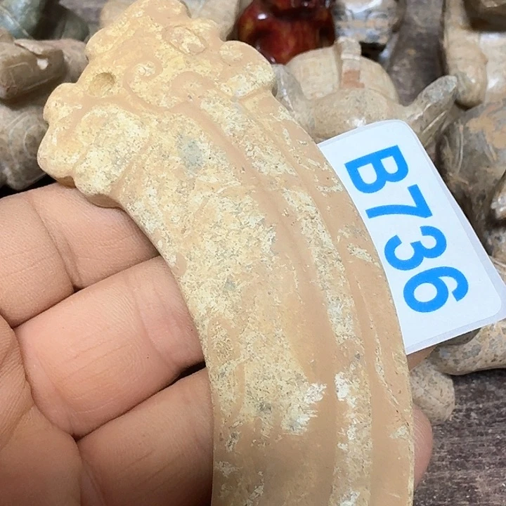 蛇纹石玉颈饰未镶嵌