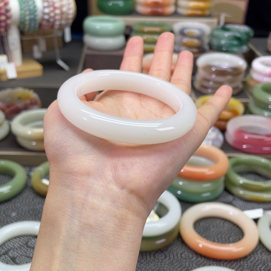 叶***.石英质玉未镶嵌手镯