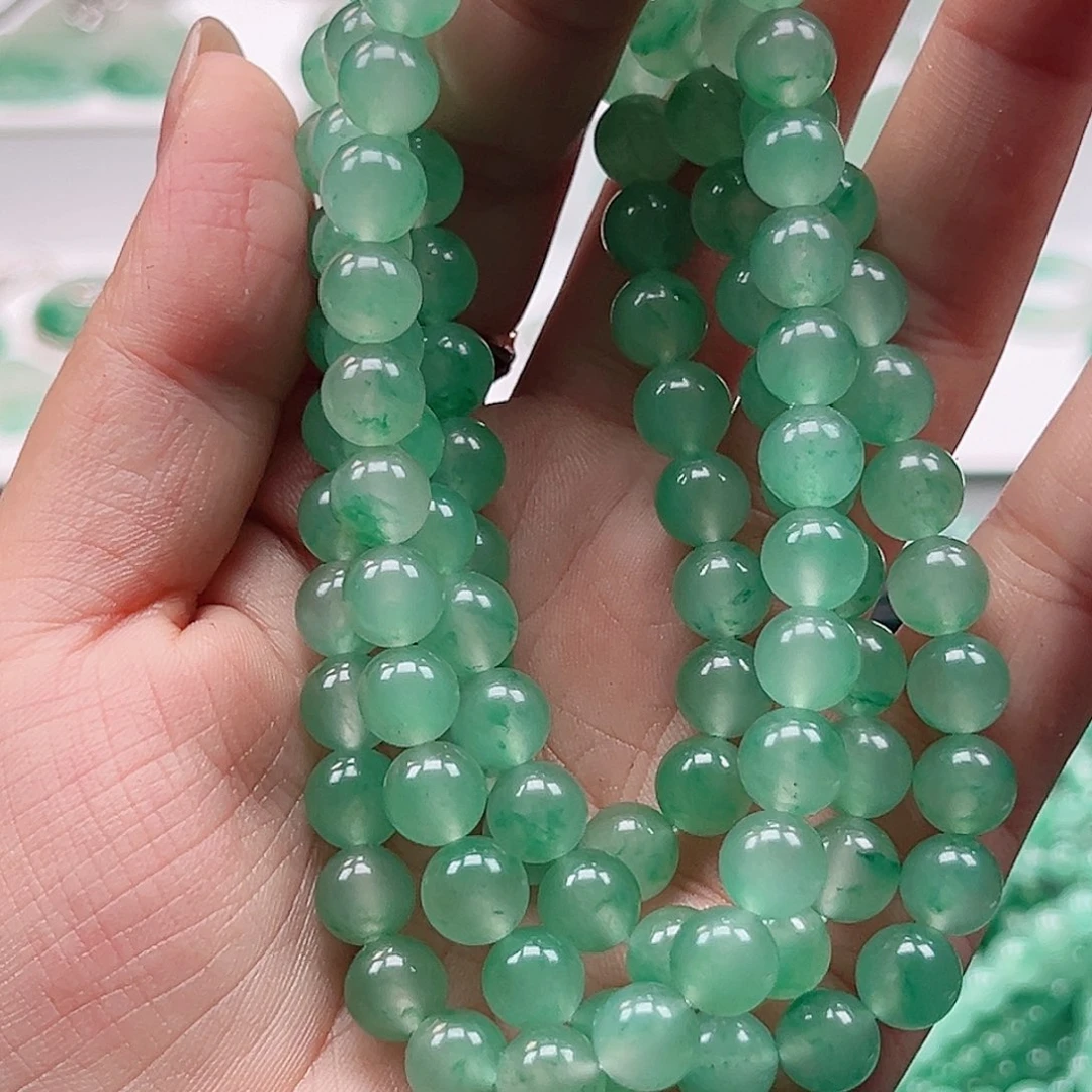 颈饰未镶嵌石英质玉（非洲翠）