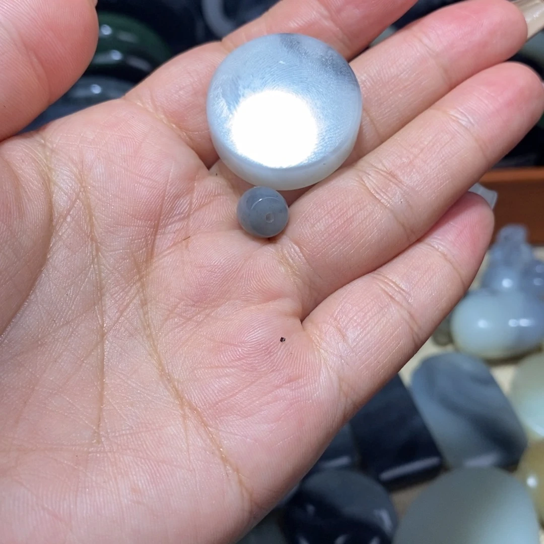 梧***雨和田玉未镶嵌颈饰