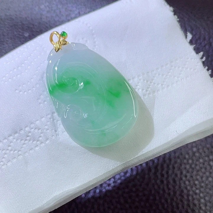 翡翠颈饰18K金镶嵌翡翠