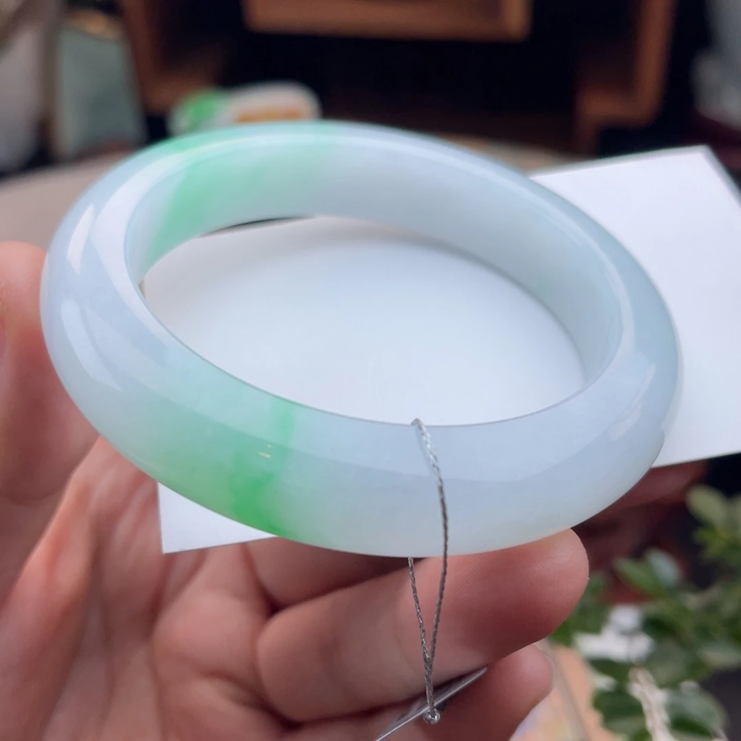 未镶嵌手镯翡翠白底青