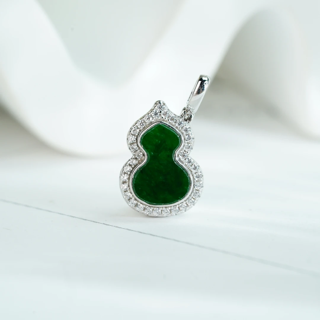 【小北好物】S925银翡翠吊坠28-17QH134X120【多样性发一件】约7*10mm